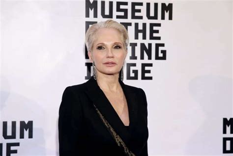 Ellen Barkin Wiki, Age, Bio, Height, Husband, Career, and Net Worth